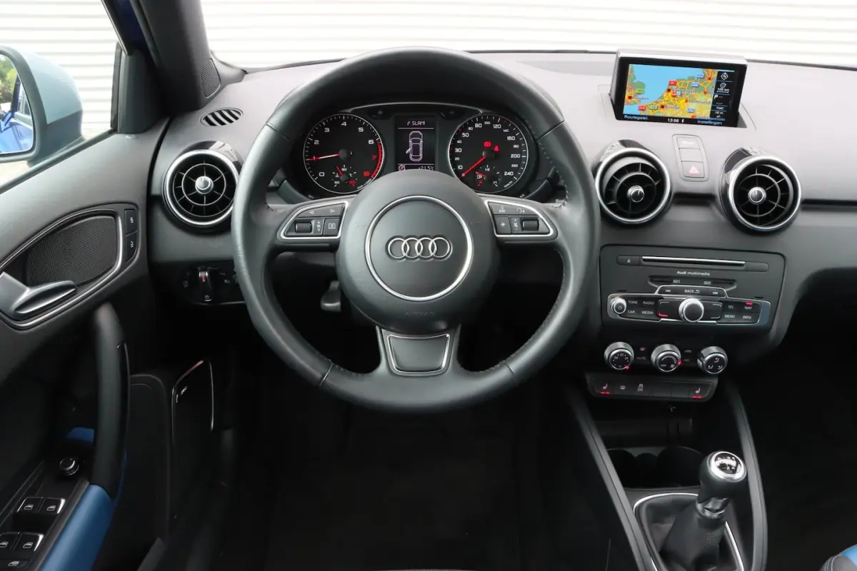 1.0 TFSI Advance Sport | PANORAMA | BOSE | S LINE |