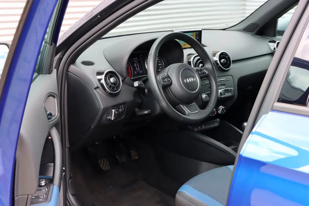 1.0 TFSI Advance Sport | PANORAMA | BOSE | S LINE |