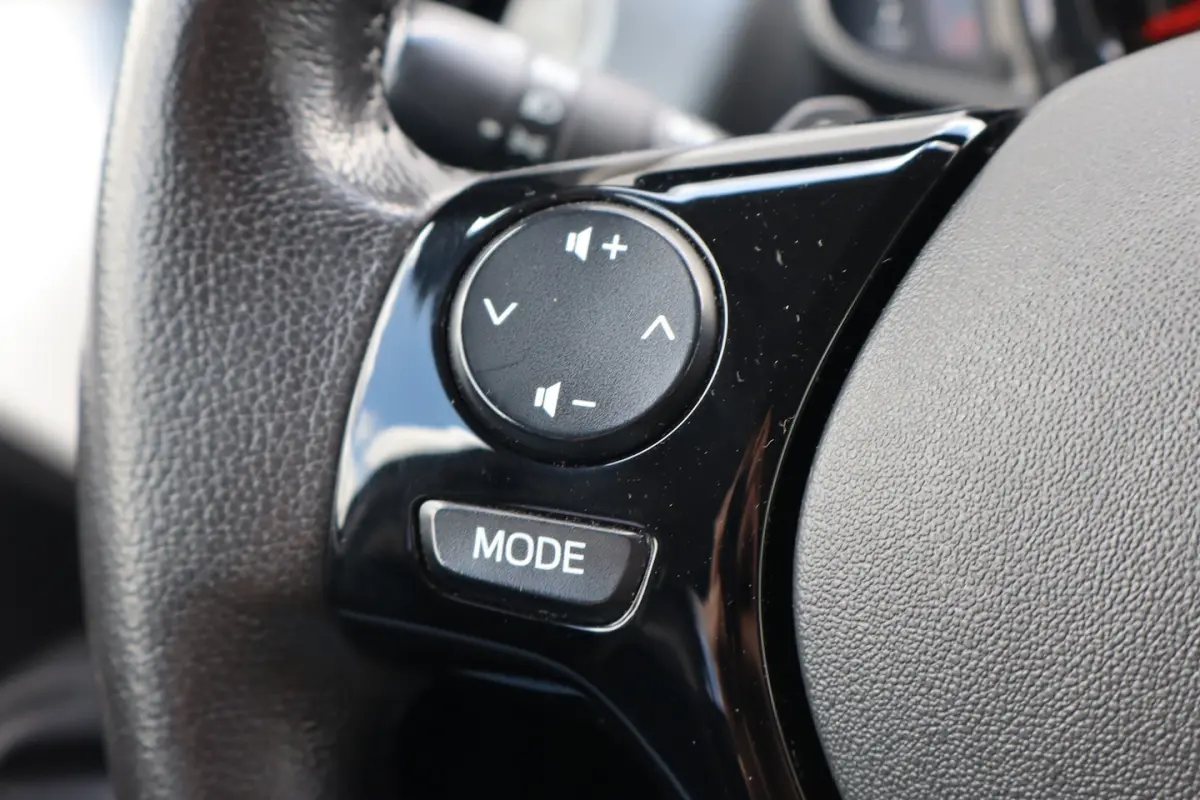 1.0 VVT-i x-joy automaat Apple carplay/Achteruitrijcamera/Climate control/DAB Radio/Licht
