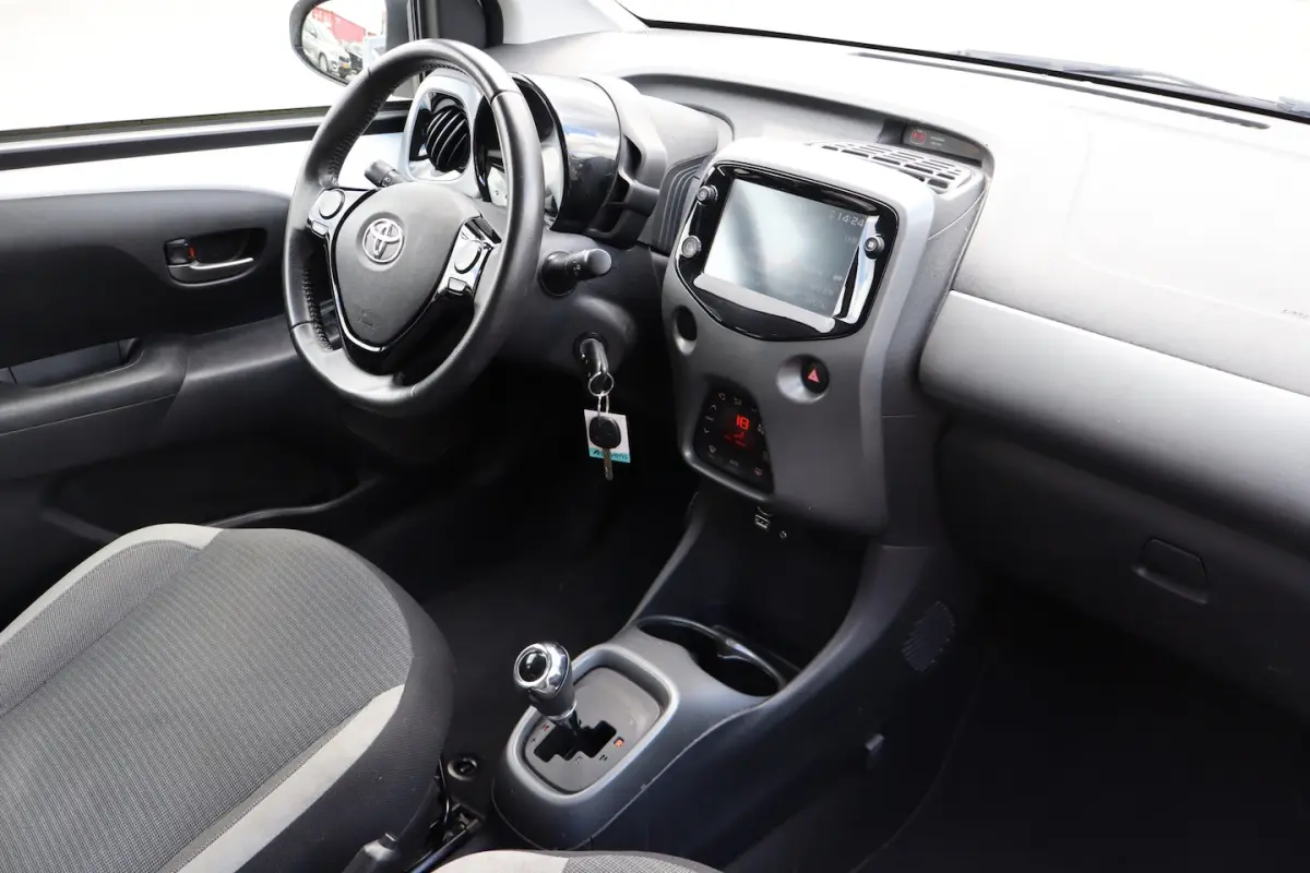 1.0 VVT-i x-joy automaat Apple carplay/Achteruitrijcamera/Climate control/DAB Radio/Licht
