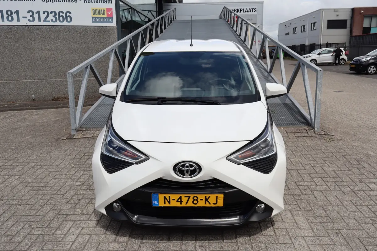 1.0 VVT-i x-joy automaat Apple carplay/Achteruitrijcamera/Climate control/DAB Radio/Licht