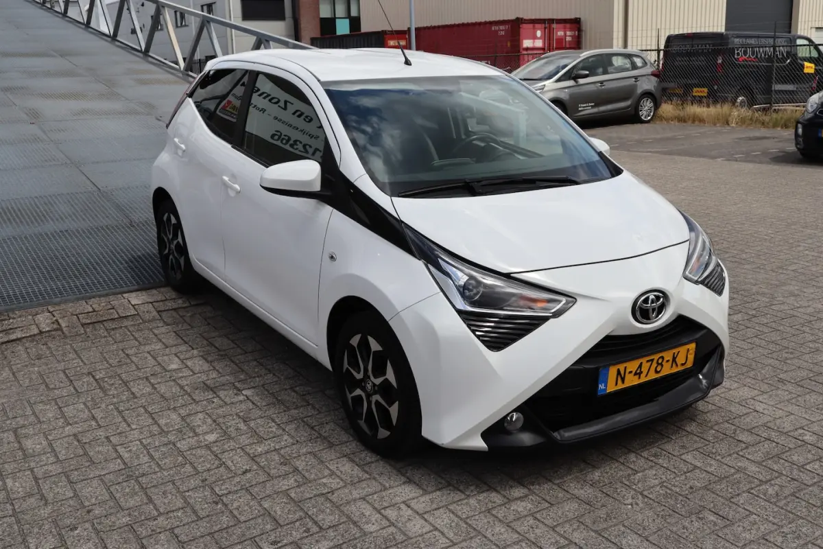 1.0 VVT-i x-joy automaat Apple carplay/Achteruitrijcamera/Climate control/DAB Radio/Licht