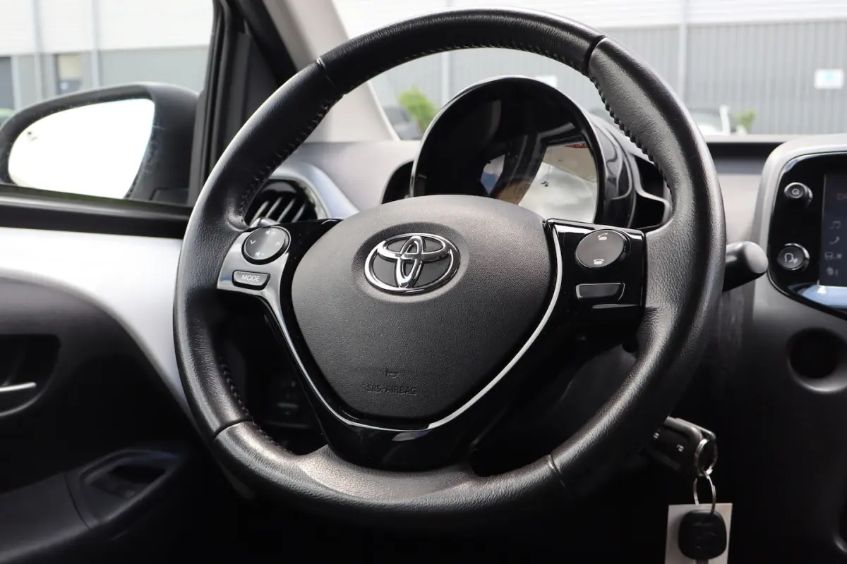 1.0 VVT-i x-joy automaat Apple carplay/Achteruitrijcamera/Climate control/DAB Radio/Licht