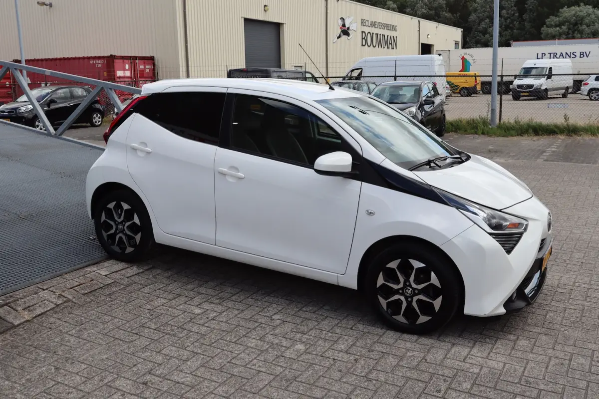 1.0 VVT-i x-joy automaat Apple carplay/Achteruitrijcamera/Climate control/DAB Radio/Licht