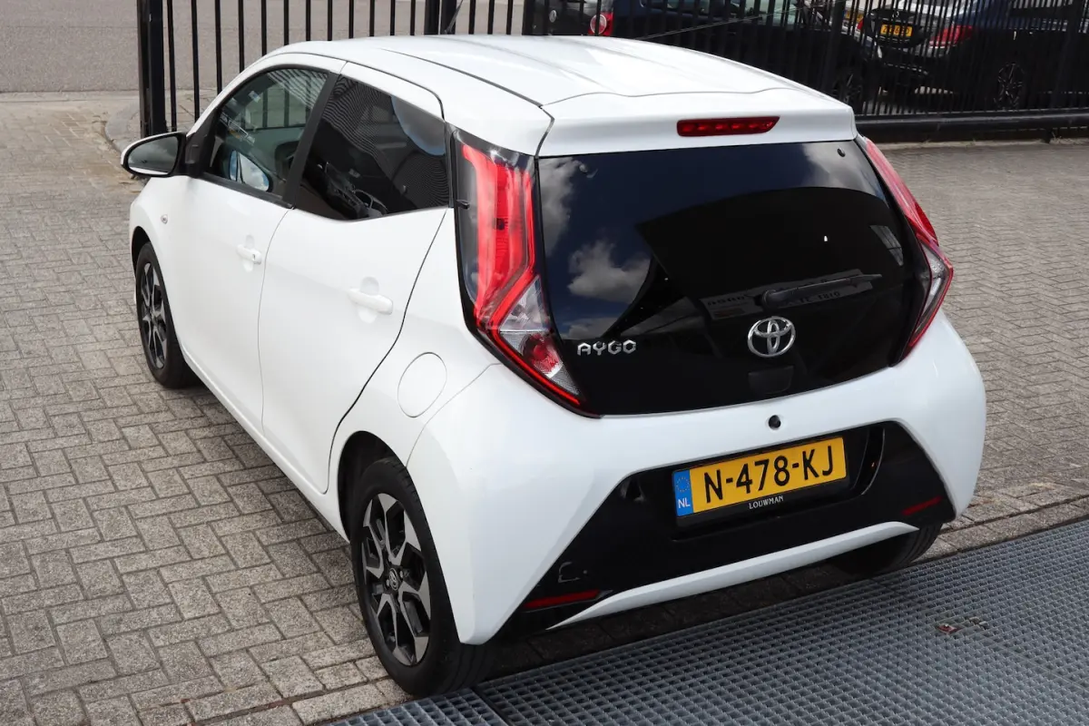1.0 VVT-i x-joy automaat Apple carplay/Achteruitrijcamera/Climate control/DAB Radio/Licht