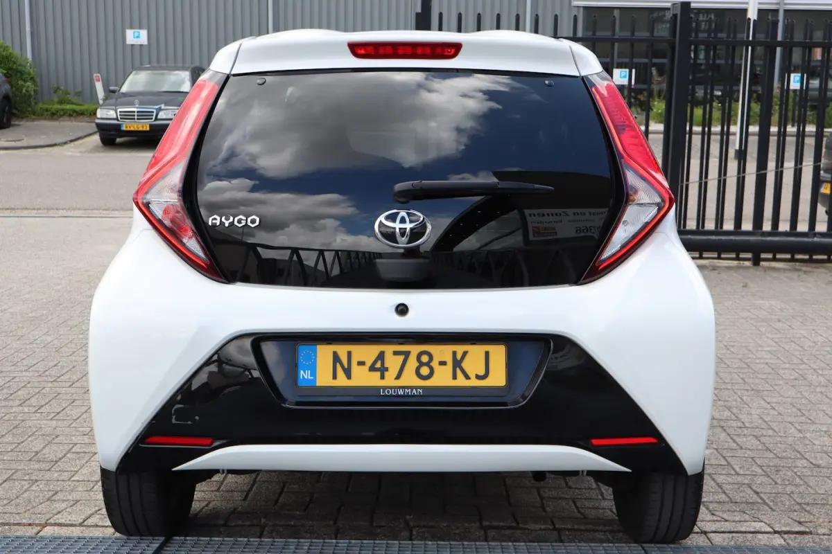 1.0 VVT-i x-joy automaat Apple carplay/Achteruitrijcamera/Climate control/DAB Radio/Licht