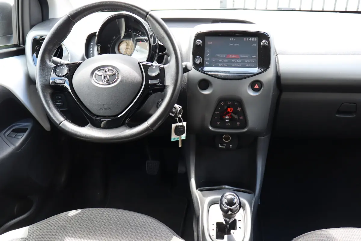 1.0 VVT-i x-joy automaat Apple carplay/Achteruitrijcamera/Climate control/DAB Radio/Licht