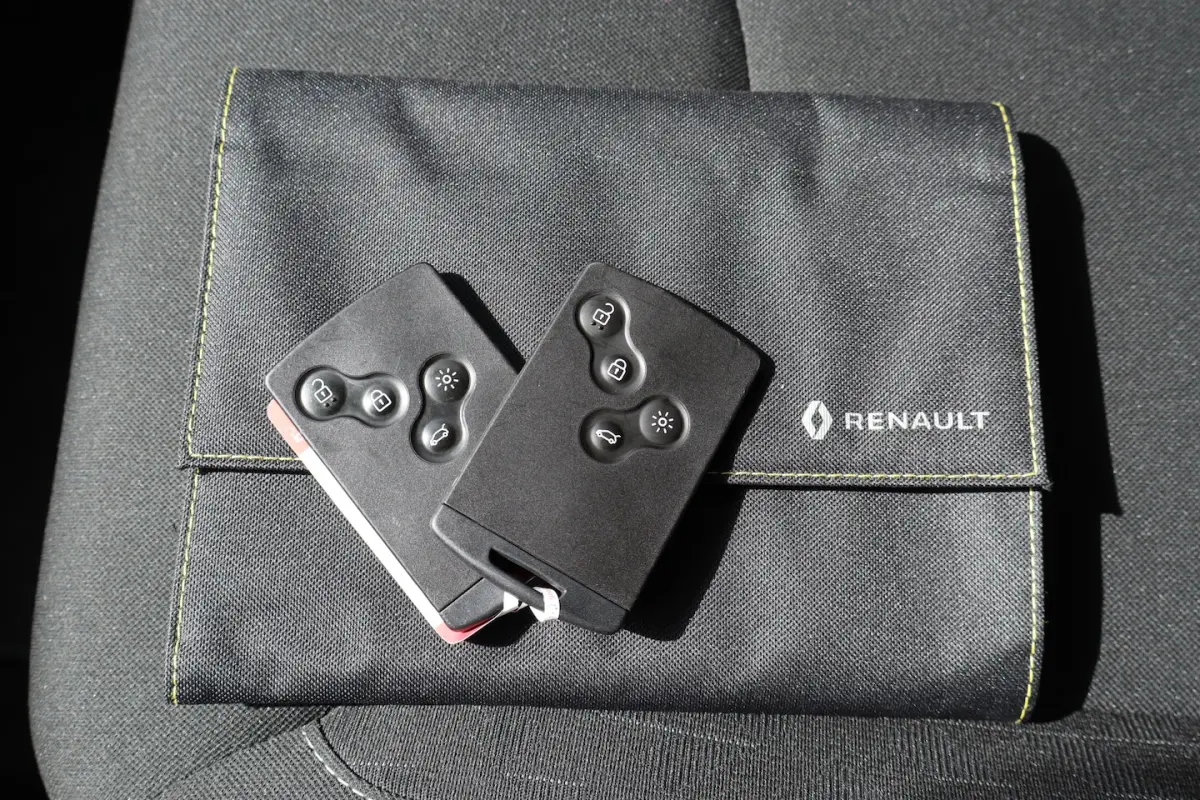 0.9 TCe Limited Nederlandse auto Navigatie/Parkeersensoren/Cruise control/Keyless/Bluetoot