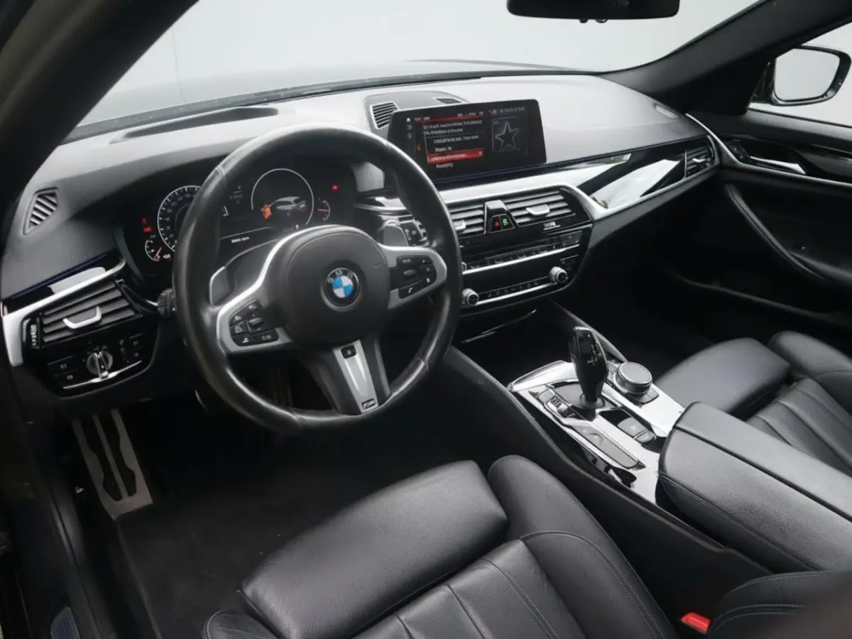 530i High Executive M-Sport | Clima | Cruise | Multimedia/Navi | Pano | Leder| PDC + 360 c