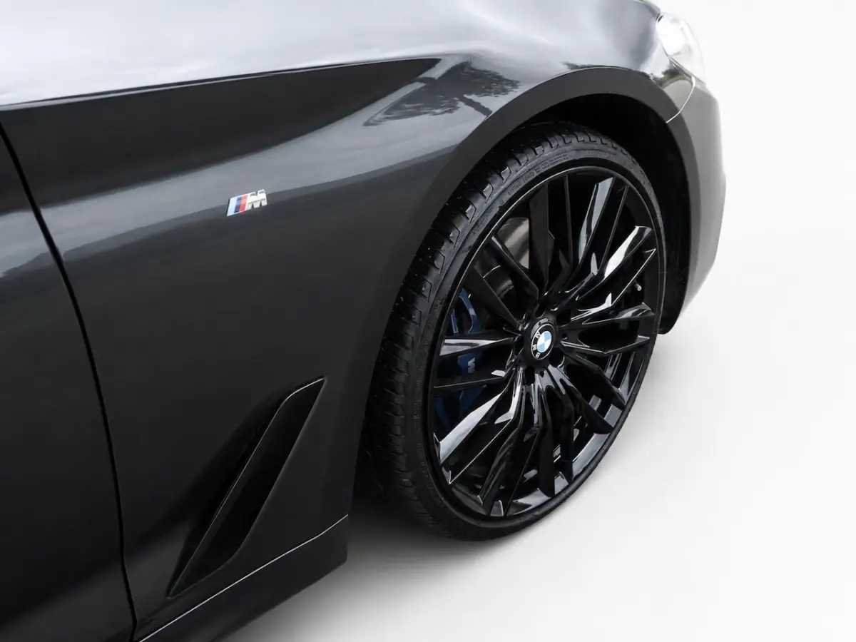 530i High Executive M-Sport | Clima | Cruise | Multimedia/Navi | Pano | Leder| PDC + 360 c