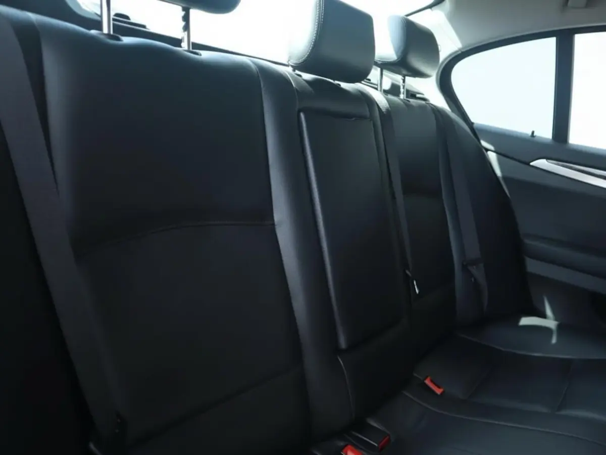 528i Executive | Clima | Cruise | Multimedia/Navi | Leder | PDC |