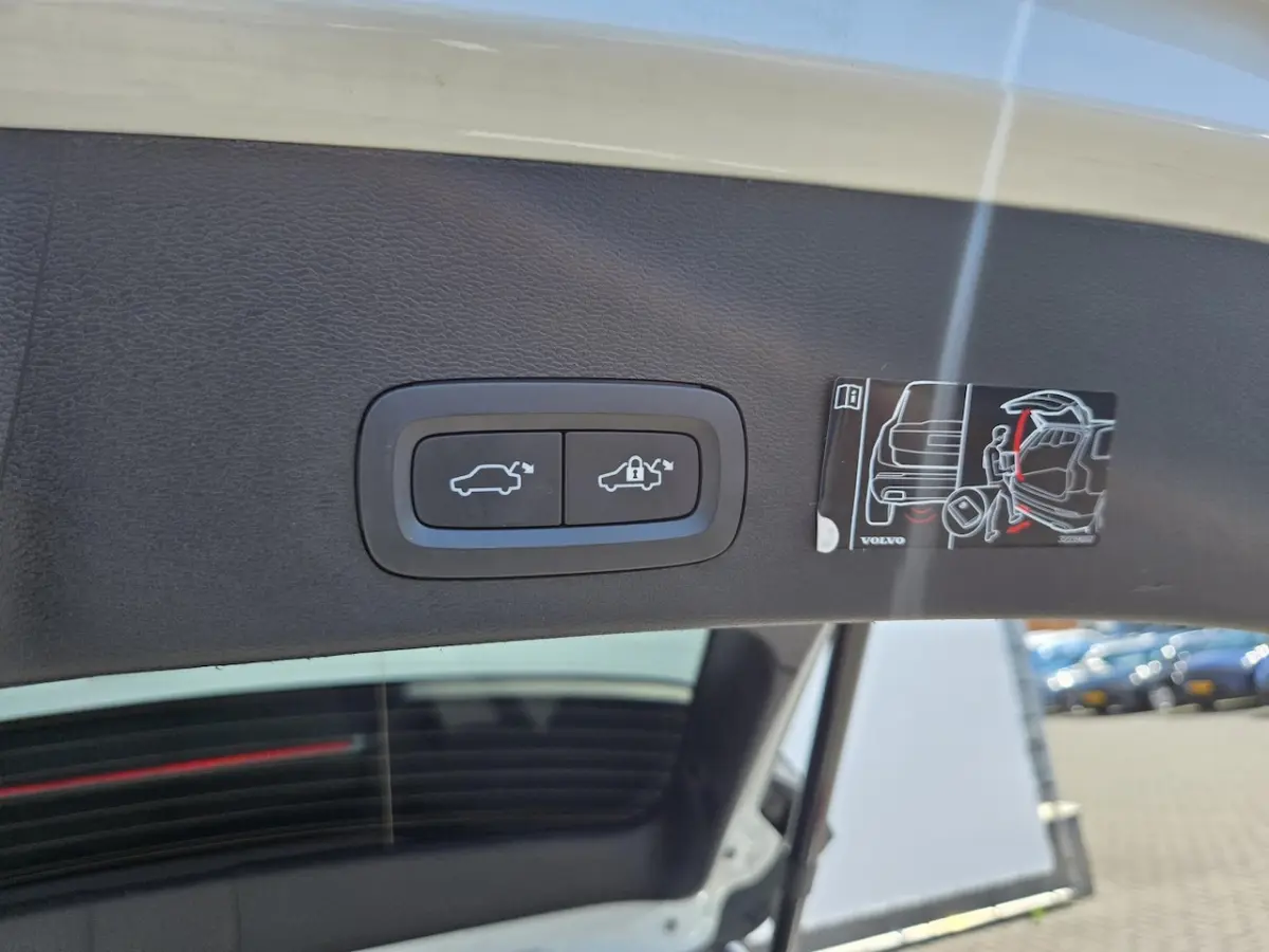 1.5 T5 Recharge R-Design NL-AUTO | PANODAK | TREKHAAK | 1/2 LEDER
