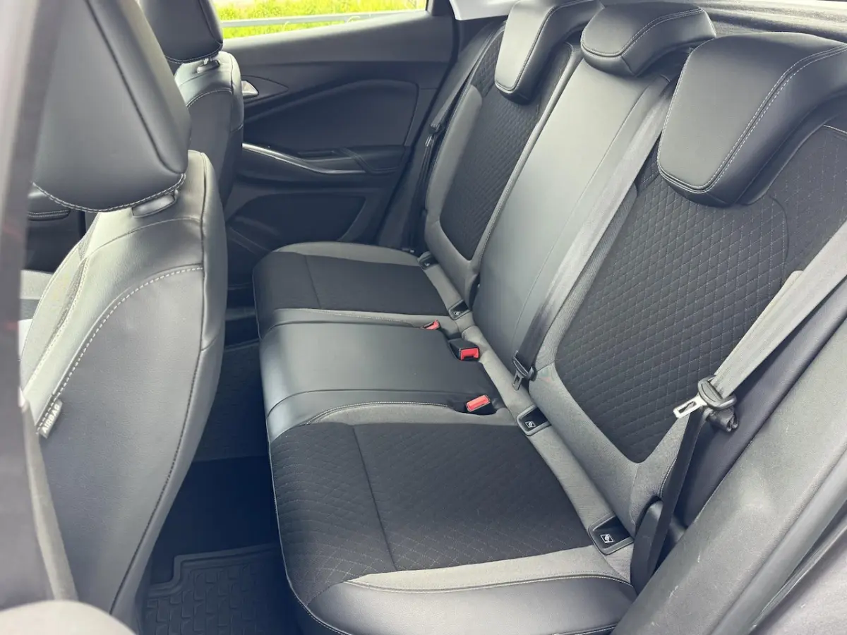 1.2 Turbo Business Edition TREKHAAK | WINTER PACK| CARPLAY NAVI