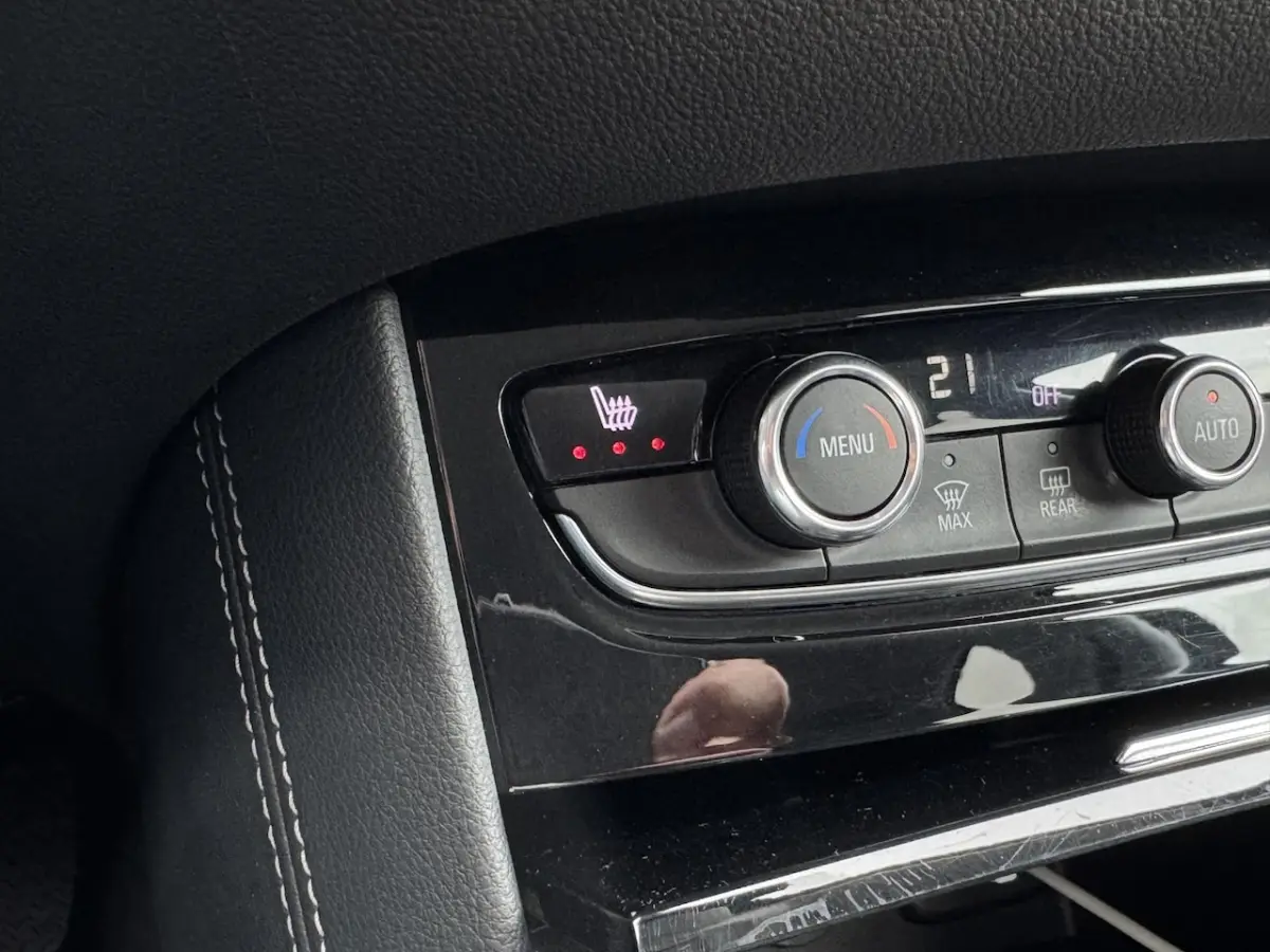 1.2 Turbo Business Edition TREKHAAK | WINTER PACK| CARPLAY NAVI