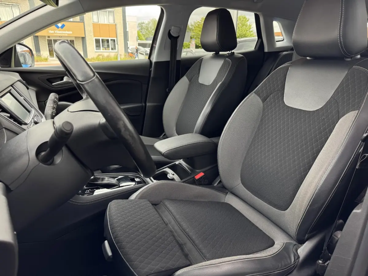 1.2 Turbo Business Edition TREKHAAK | WINTER PACK| CARPLAY NAVI