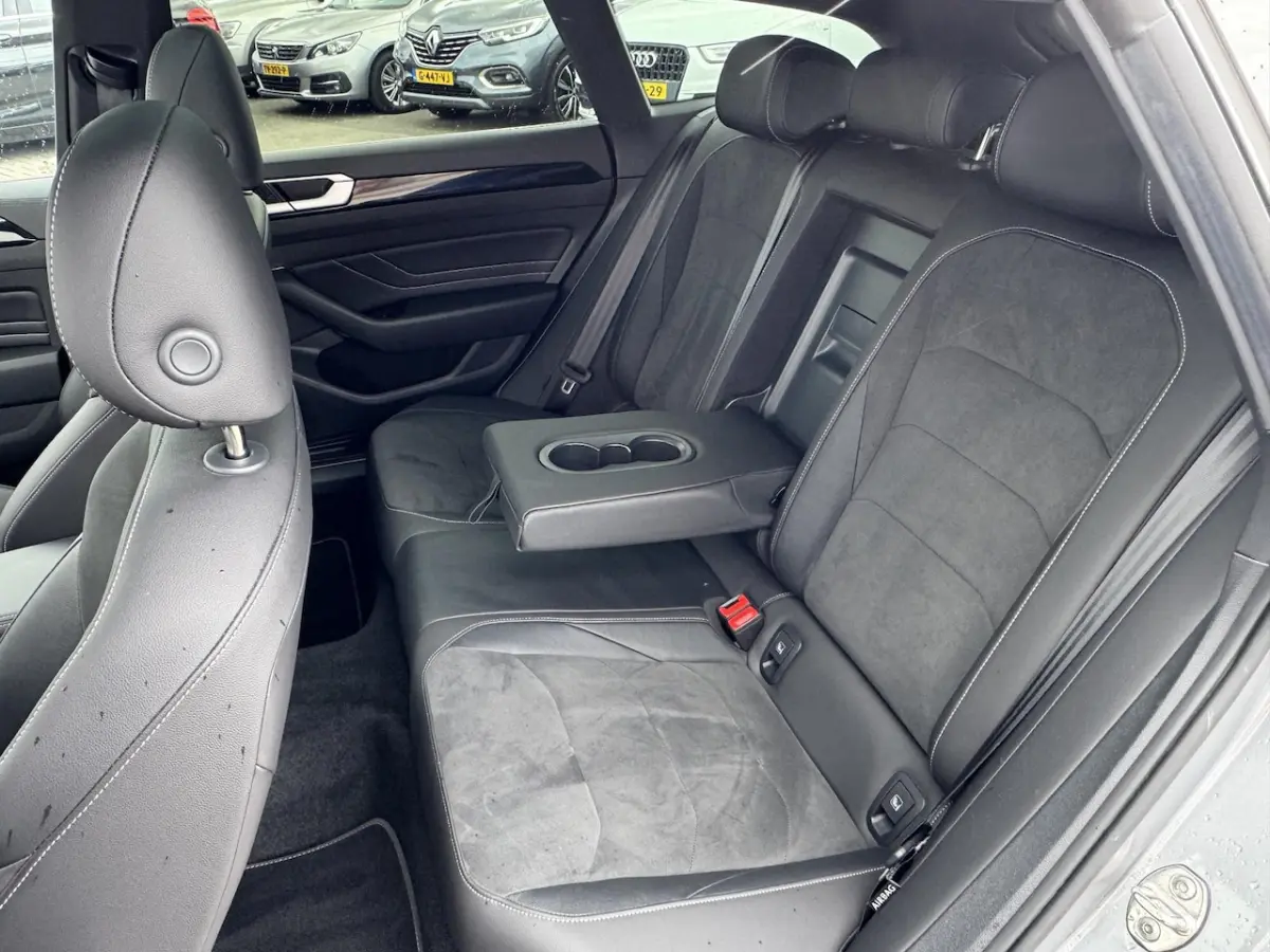 2.0 TSI R-Line Business PANODAK | TREKHAAK | STUUR+STOELVERWARMING