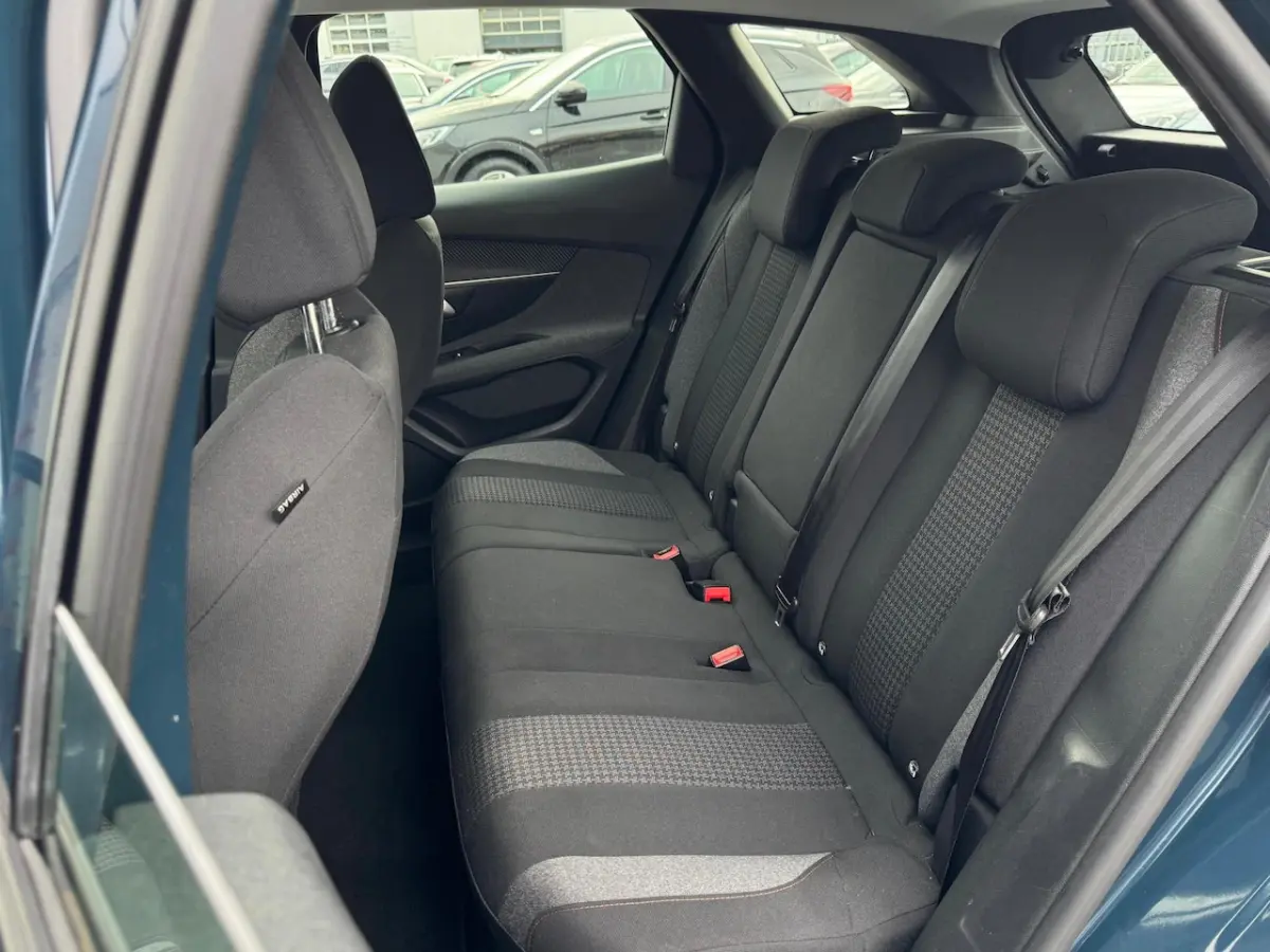 1.2 PureTech Blue Lease Active NL AUTO | CAMERA | TREKHAAK | CARPLAY |