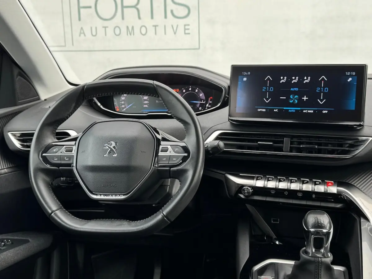 1.2 PureTech Blue Lease Active NL AUTO | CAMERA | TREKHAAK | CARPLAY |