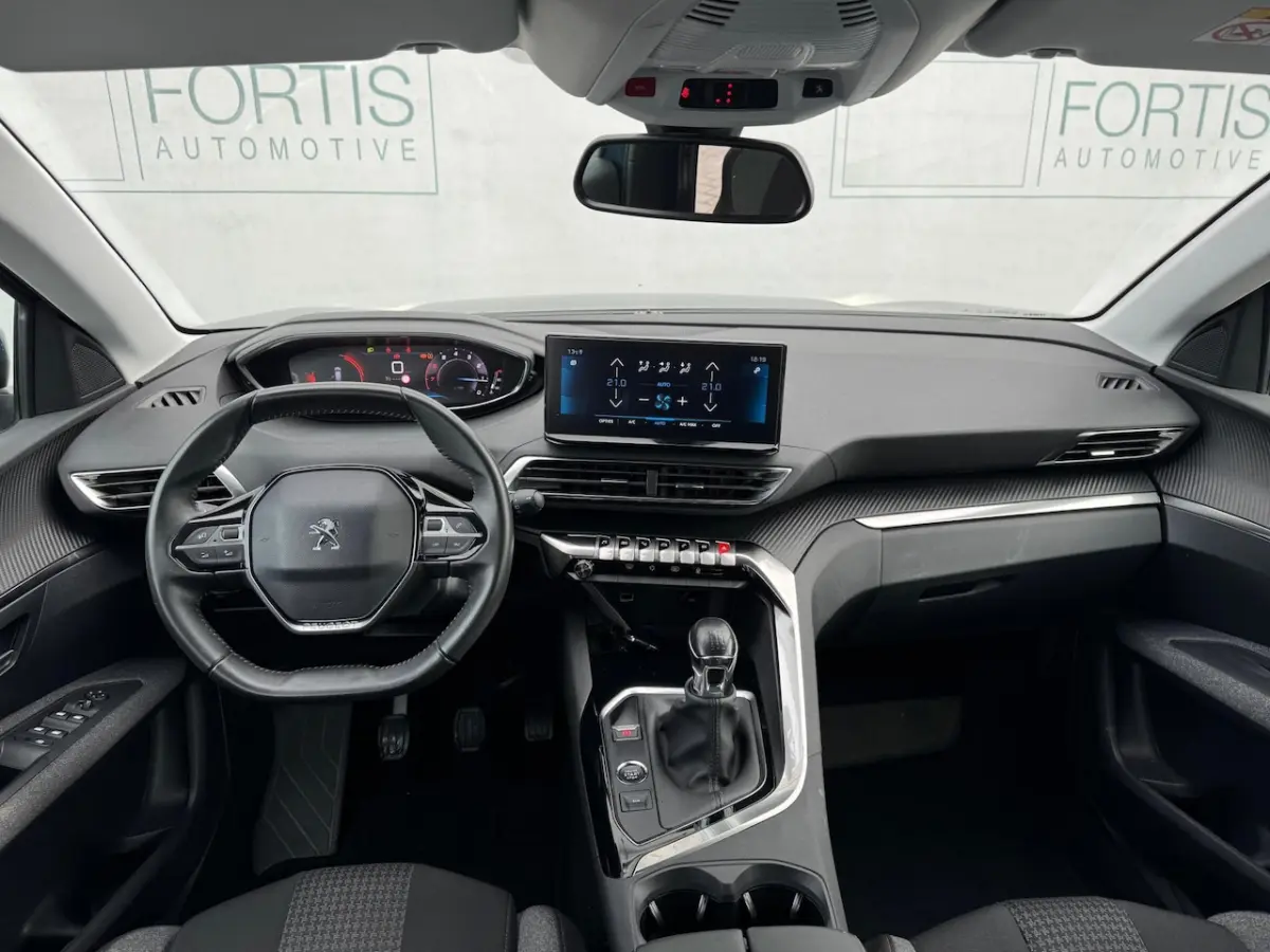 1.2 PureTech Blue Lease Active NL AUTO | CAMERA | TREKHAAK | CARPLAY |