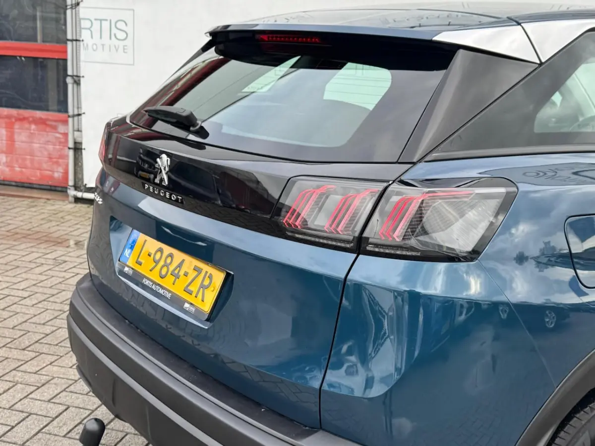 1.2 PureTech Blue Lease Active NL AUTO | CAMERA | TREKHAAK | CARPLAY |