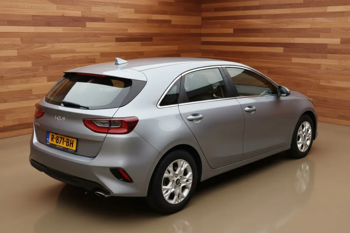 Ceed 1.0 T-GDi DynamicLine | 120PK | CARPLAY | CAMERA