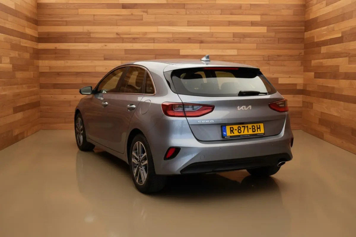 Ceed 1.0 T-GDi DynamicLine | 120PK | CARPLAY | CAMERA