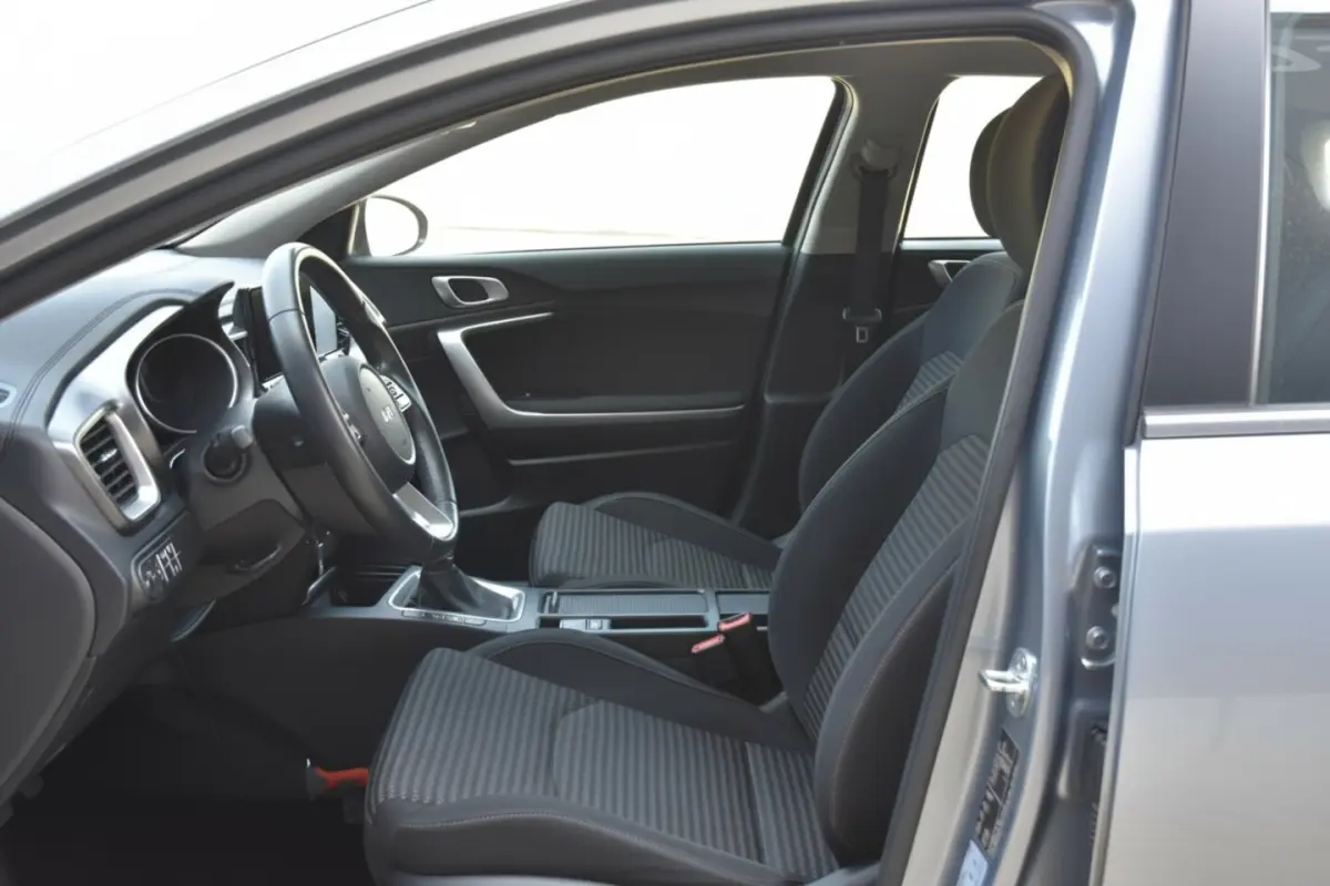 Ceed 1.0 T-GDi DynamicLine | 120PK | CARPLAY | CAMERA