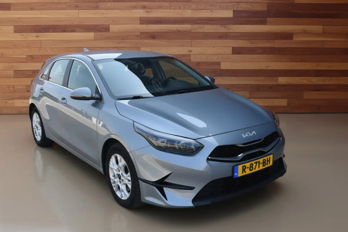 Ceed 1.0 T-GDi DynamicLine | 120PK | CARPLAY | CAMERA