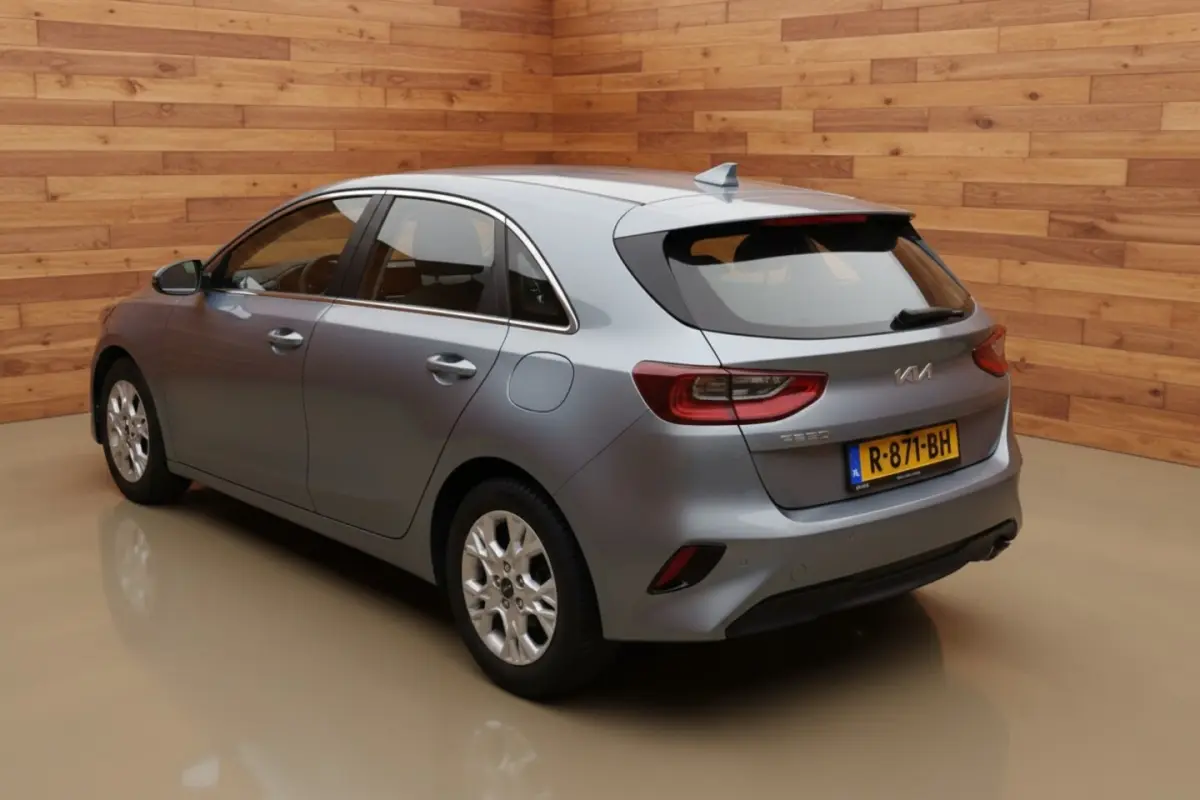 Ceed 1.0 T-GDi DynamicLine | 120PK | CARPLAY | CAMERA