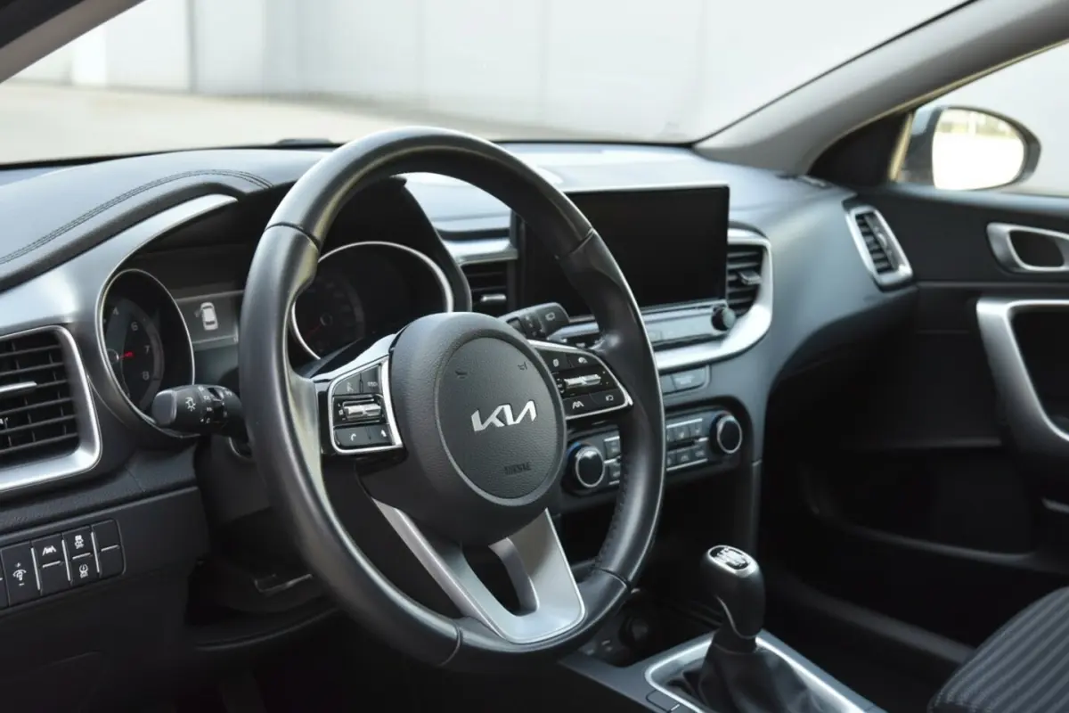 Ceed 1.0 T-GDi DynamicLine | 120PK | CARPLAY | CAMERA