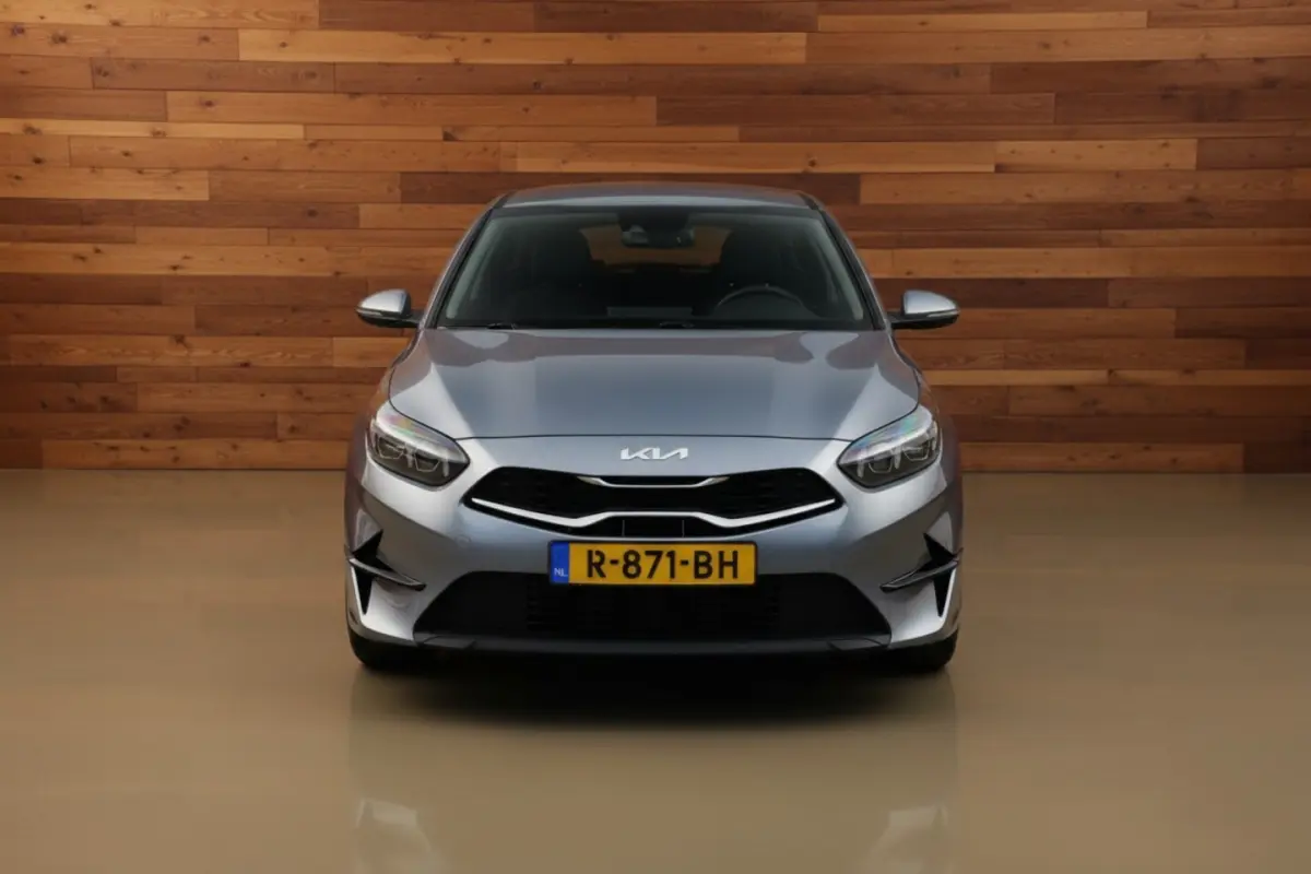Ceed 1.0 T-GDi DynamicLine | 120PK | CARPLAY | CAMERA