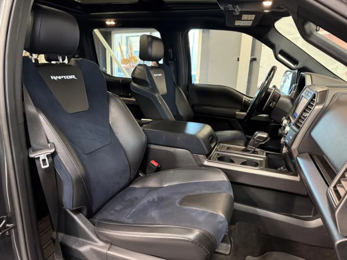 USA 3.5 V6 Ecoboost SuperCrew Raptor, panoramadak, live valve suspension