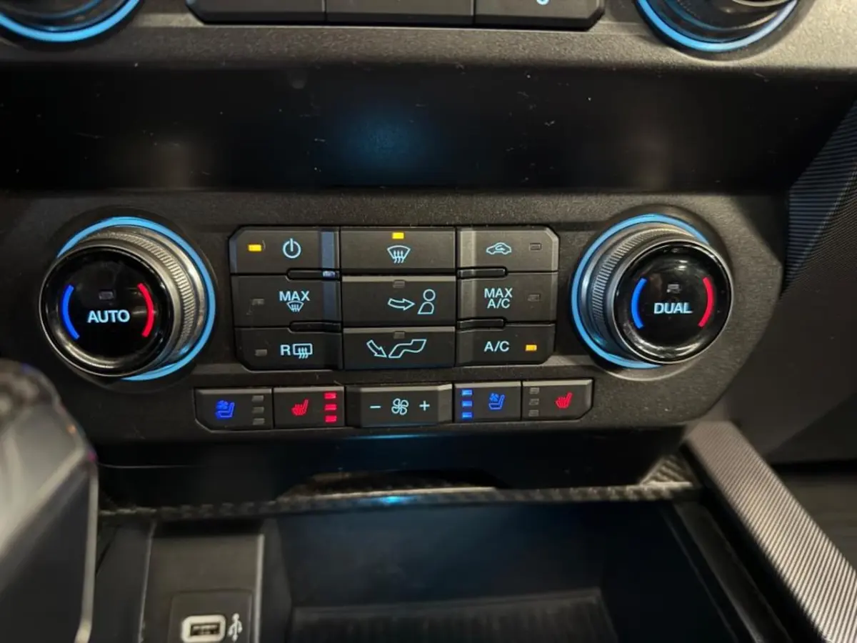 USA 3.5 V6 Ecoboost SuperCrew Raptor, panoramadak, live valve suspension