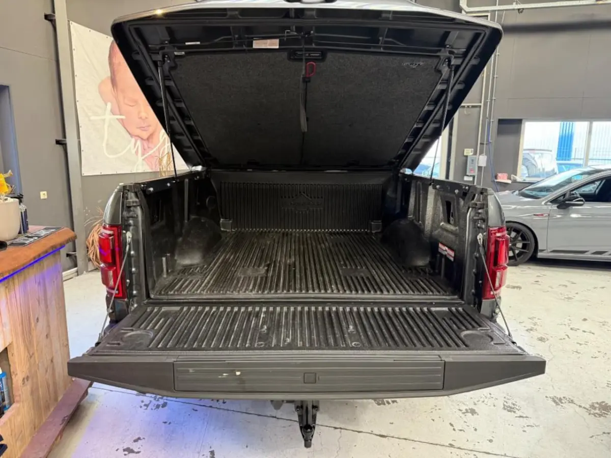 USA 3.5 V6 Ecoboost SuperCrew Raptor, panoramadak, live valve suspension