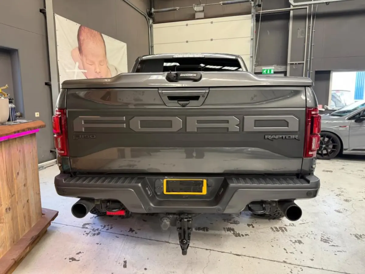 USA 3.5 V6 Ecoboost SuperCrew Raptor, panoramadak, live valve suspension