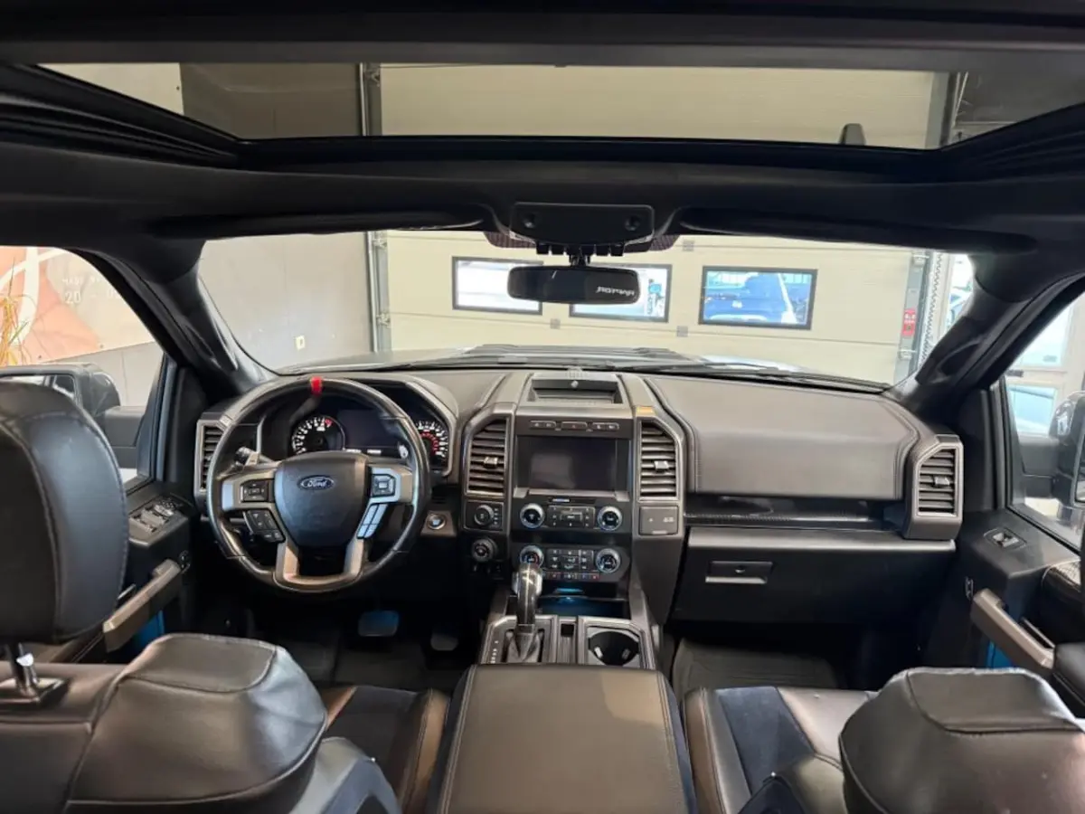 USA 3.5 V6 Ecoboost SuperCrew Raptor, panoramadak, live valve suspension