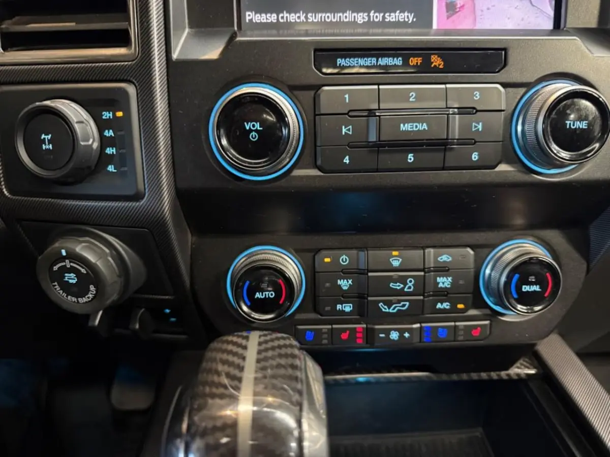 USA 3.5 V6 Ecoboost SuperCrew Raptor, panoramadak, live valve suspension