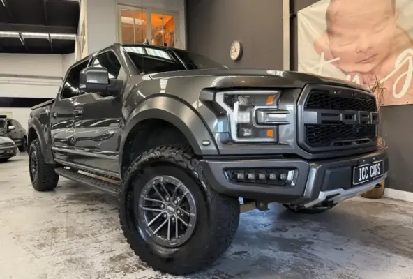 USA 3.5 V6 Ecoboost SuperCrew Raptor, panoramadak, live valve suspension