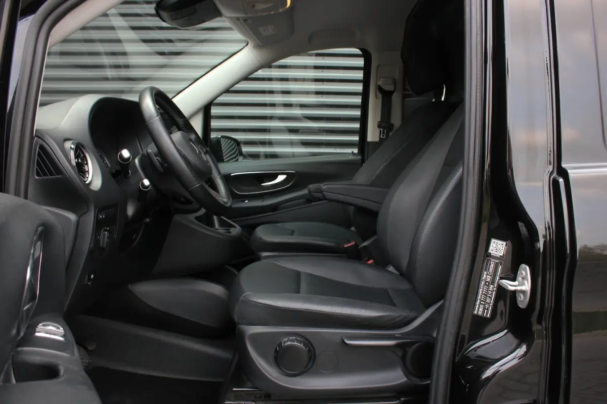 119CDI 190PK LANG JB-EDITION FULL BLACK / AMG / SPOILER / VERLAGINGSVEREN / NAVIGATIE / SI