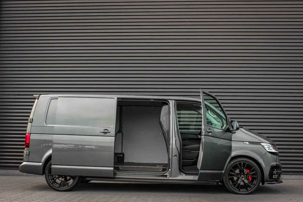 2.0 TDI L2H1 150PK JB- EDITION DSG / PDC / VERLAGINGSVEREN / LEDEREN BEKLEDING / FULL / AP