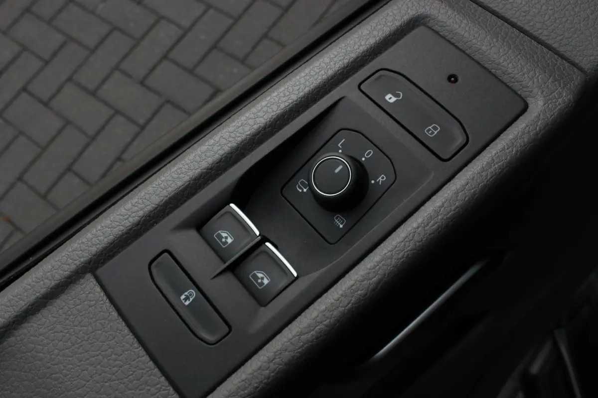 2.0 TDI L2H1 150PK JB- EDITION DSG / PDC / VERLAGINGSVEREN / LEDEREN BEKLEDING / FULL / AP