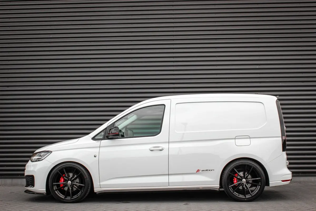 2.0 TDI 199PK JB- EDITION / MAXTRON / SIDE- BARS / VERLAGING / ELEK- PAKKET / PDC / CAMERA