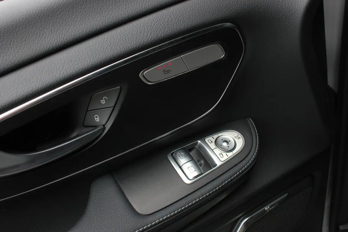 300 AMG L2 90 kWh 2X ELEK.SCHUIFDEUREN / MULTIEBEAM / 360 CAMERA / 7-PERSOONS / BURMESTER