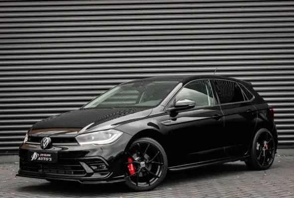 1.0 TSI 110PK DSG R-LINE / FULL BLACK / VERLAGINGSVEREN / APPLE CARPLAY / LED KOPLAMPEN /