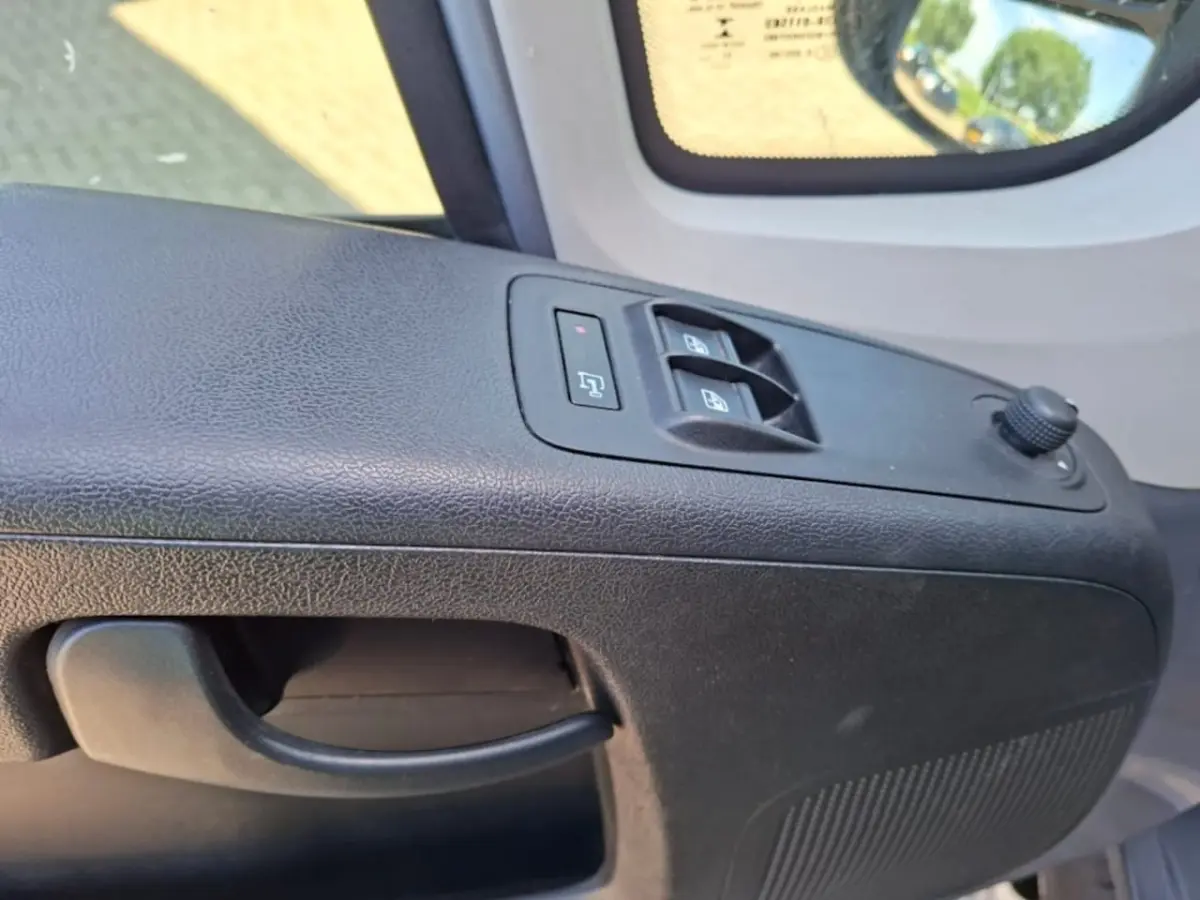 2.2D 140 L4H2 EDITION ZWAAR AIRCO NAVI PDC-CAMERA CRUISECONTROL