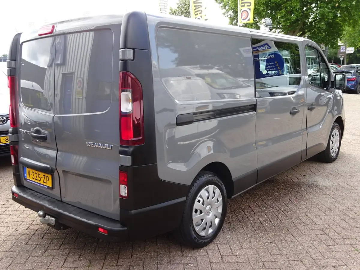 1.6 dCi T29 L2H1 DUBBELE CABINE 6 PERSOONS AIRCO NAVIGATIE