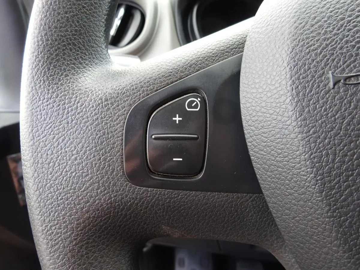 1.6 dCi T29 L2H1 DUBBELE CABINE 6 PERSOONS AIRCO NAVIGATIE
