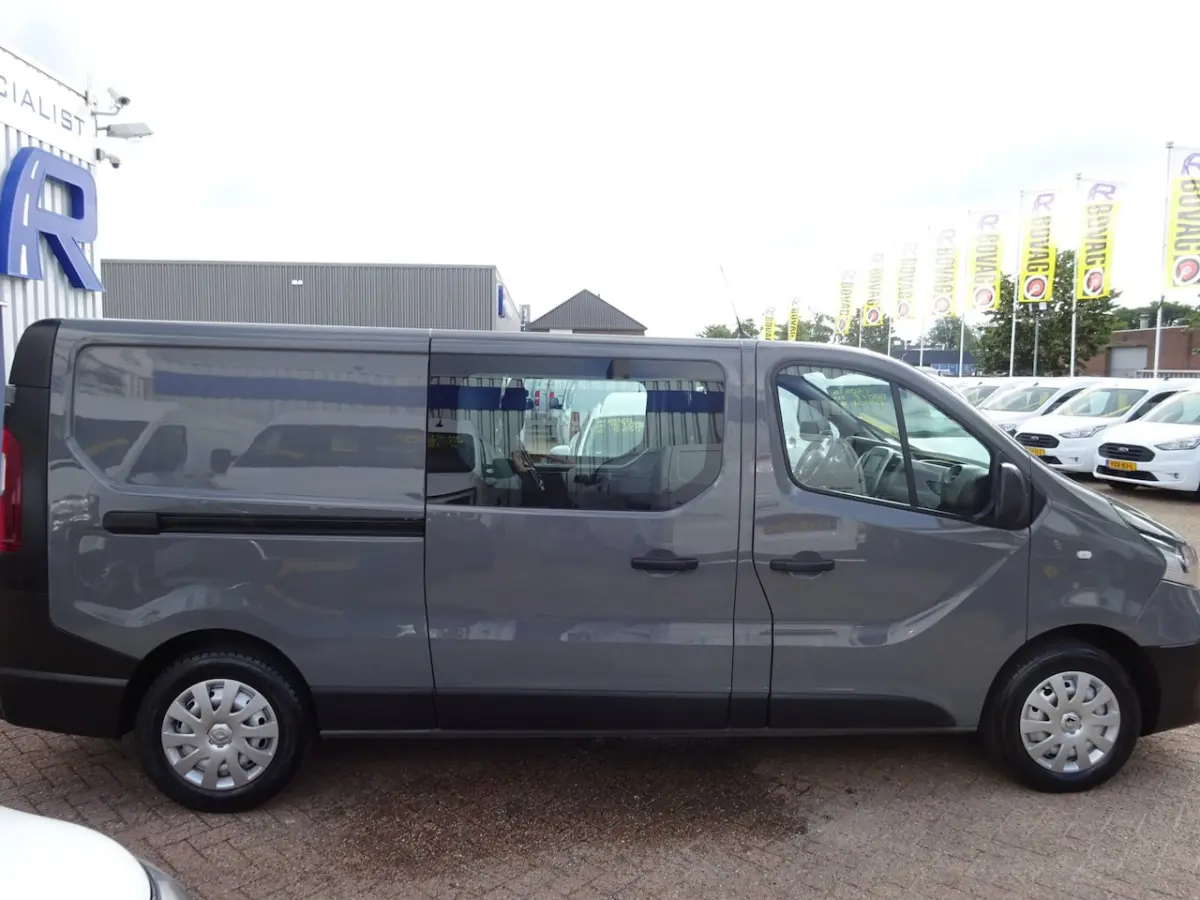 1.6 dCi T29 L2H1 DUBBELE CABINE 6 PERSOONS AIRCO NAVIGATIE