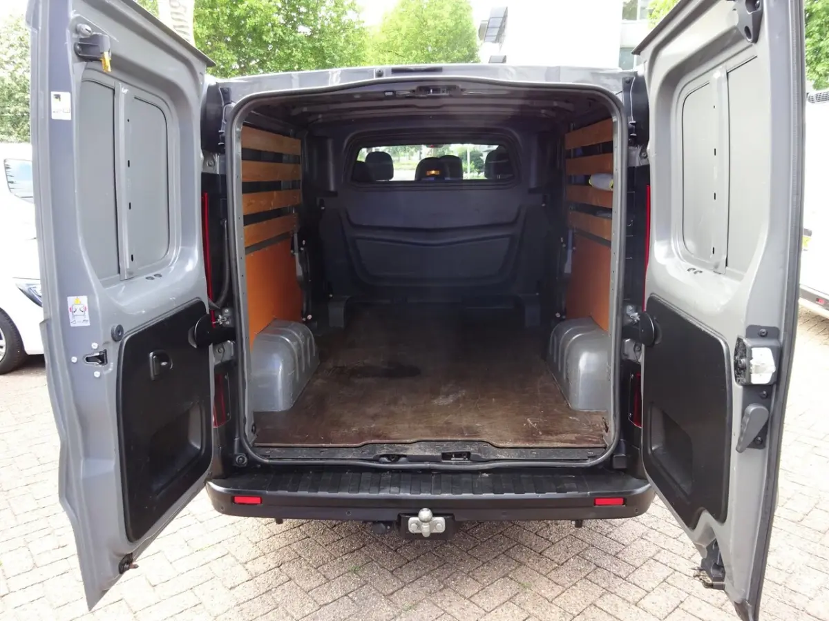 1.6 dCi T29 L2H1 DUBBELE CABINE 6 PERSOONS AIRCO NAVIGATIE