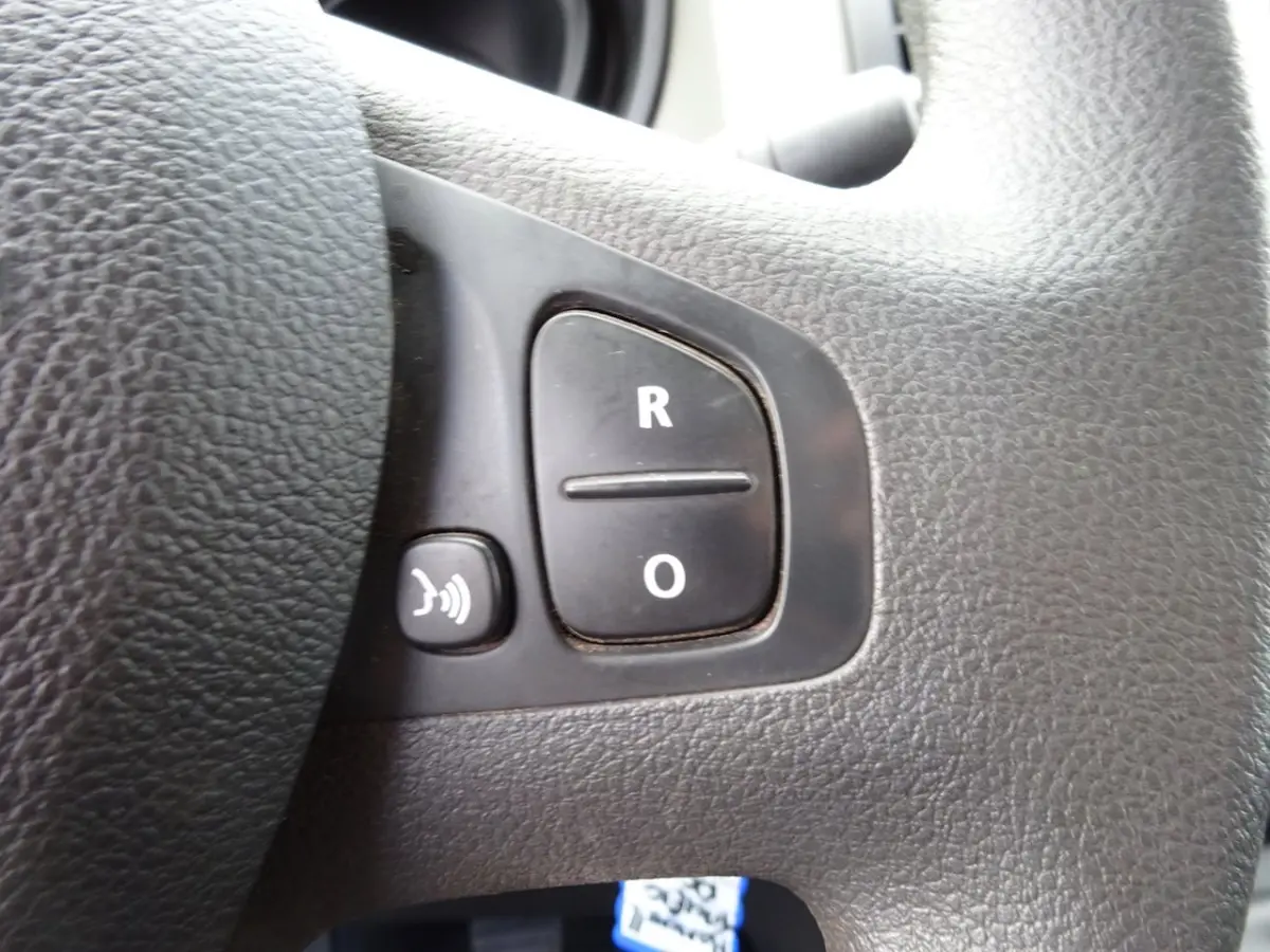 1.6 dCi T29 L2H1 DUBBELE CABINE 6 PERSOONS AIRCO NAVIGATIE